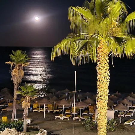 Roca Chica. Studio - First Line Beach Torremolinos Exterior photo
