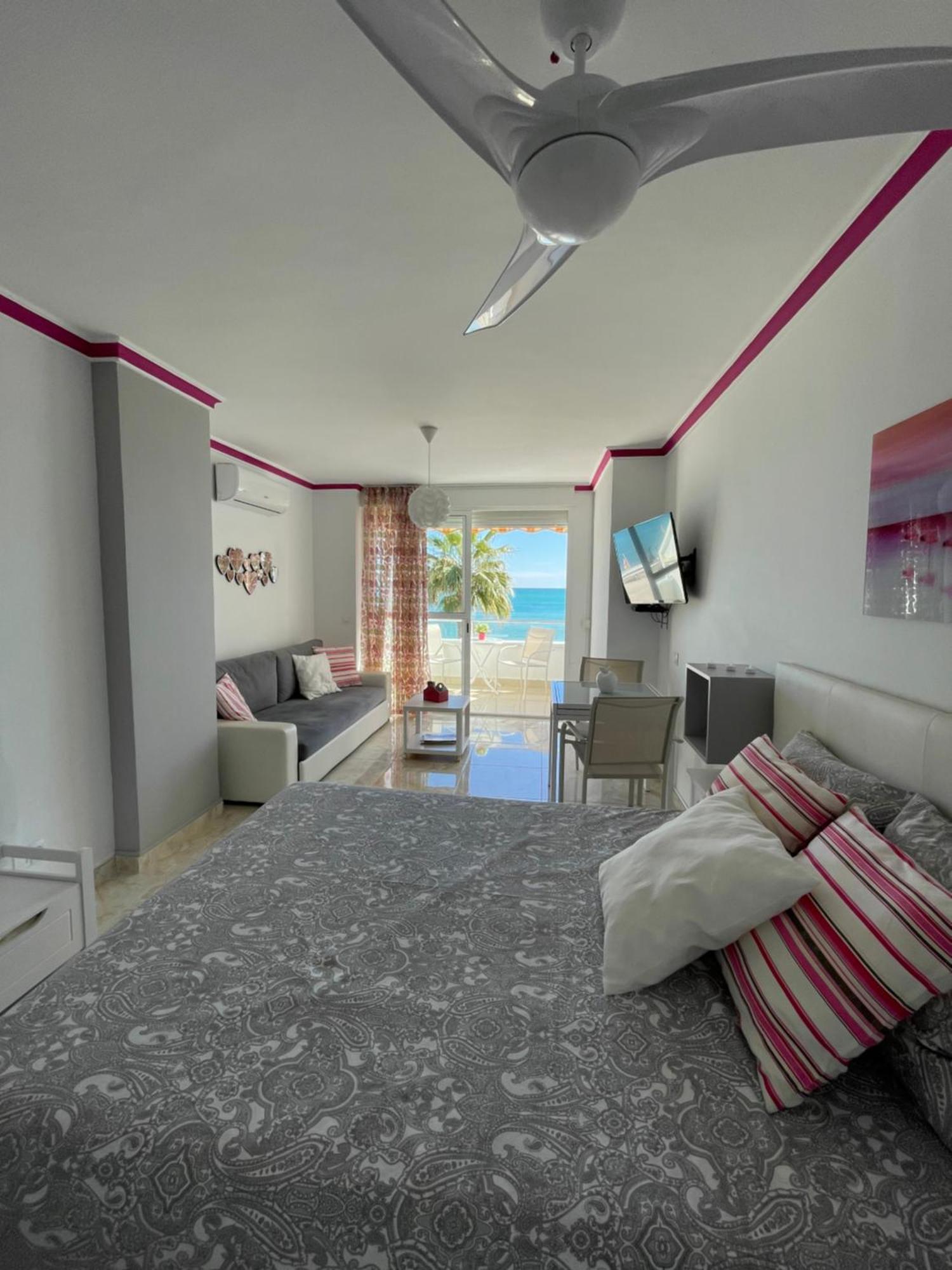 Roca Chica. - First Line Apartament Torremolinos